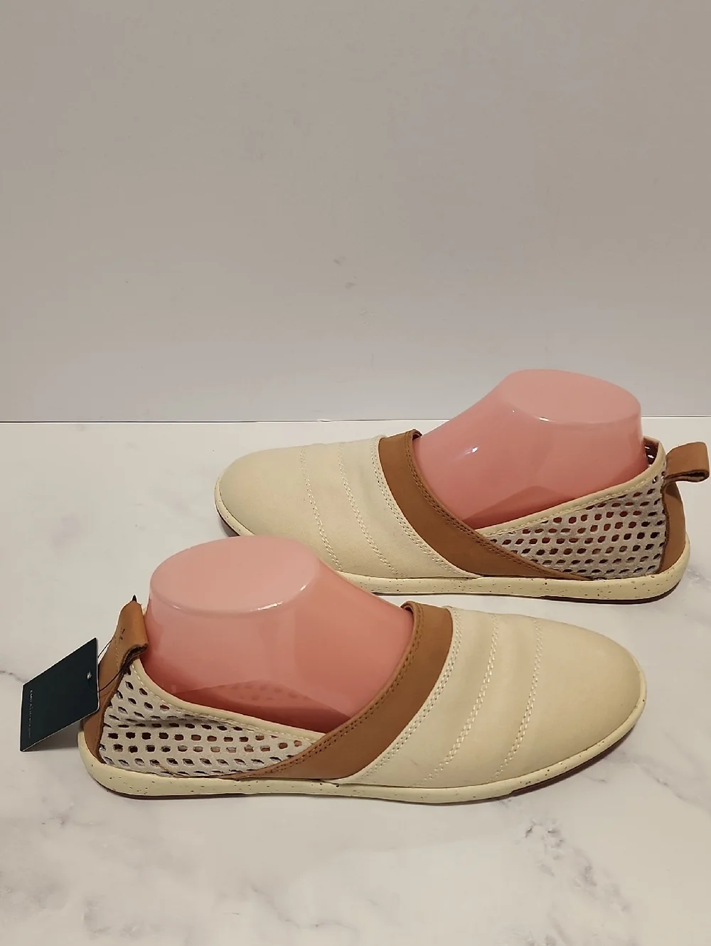 Emu Australia Meroo  Ever Natural  Cream and Tan Slip-On Casual Shoes Brand New